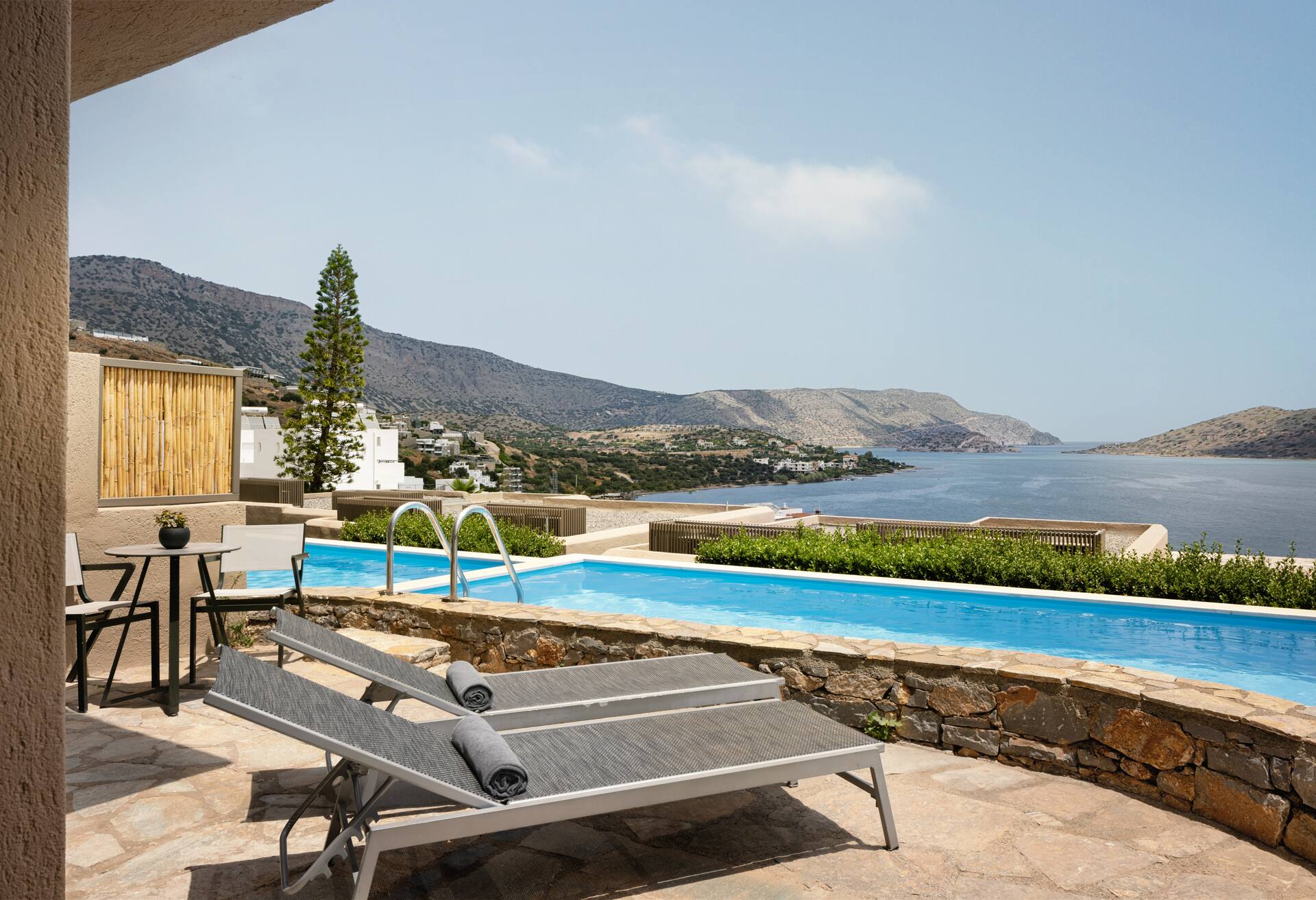 King Sapphire Cozy Suite with Individual Pool