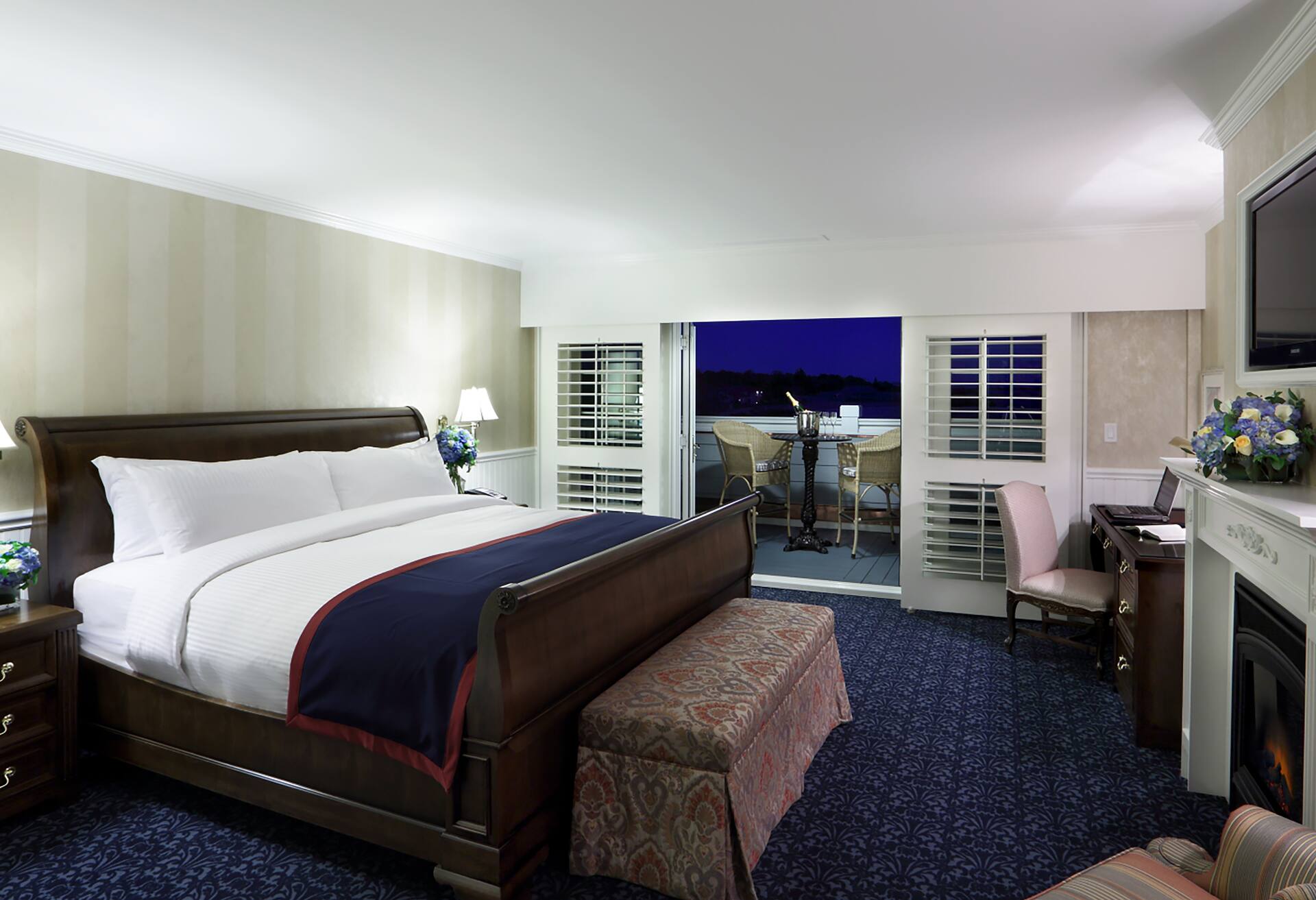 1 King Bed Madison Shoreline View photo 3
