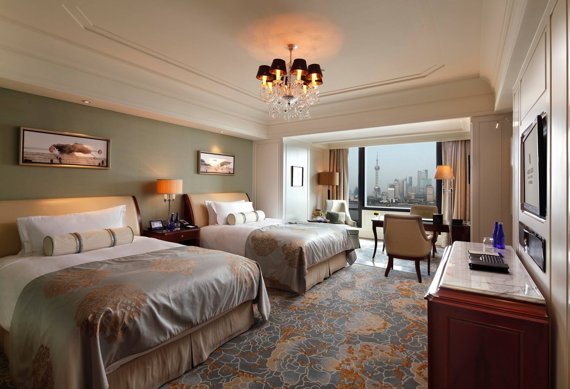 Double Queen Deluxe River View Room
