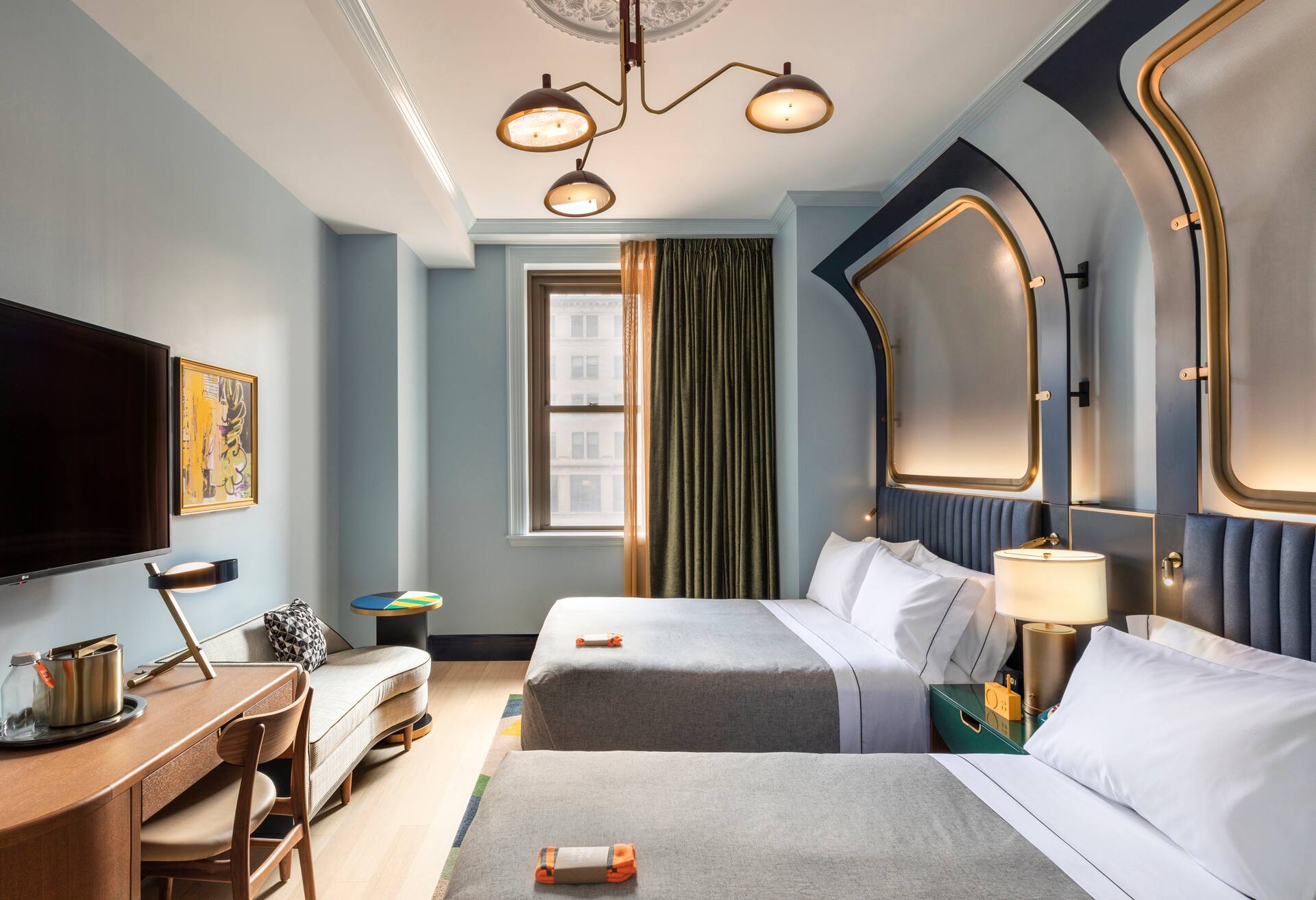 2 Queen Beds-city View