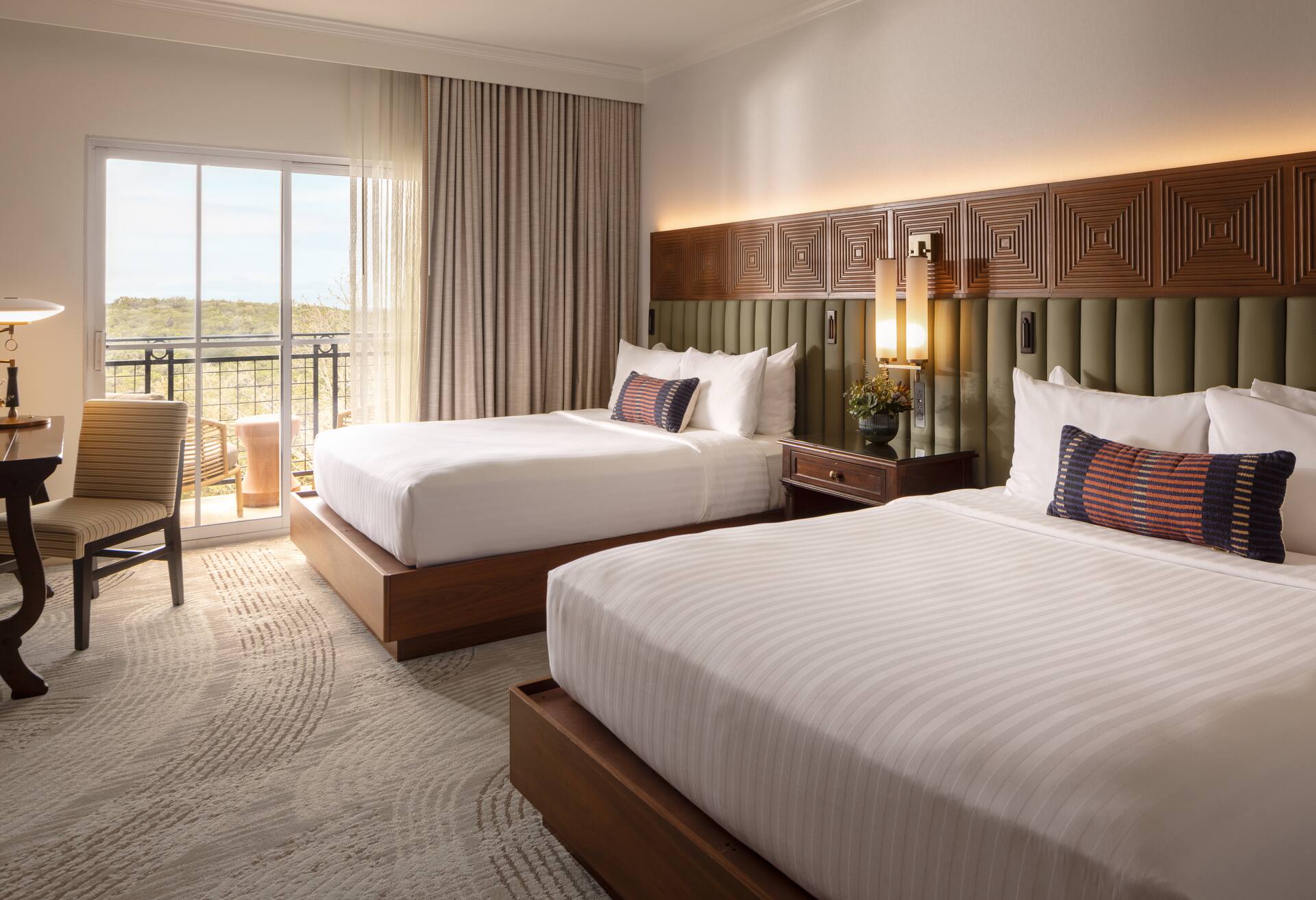 Deluxe 2 Queen Bed Pool View Guestroom thumbnail 5