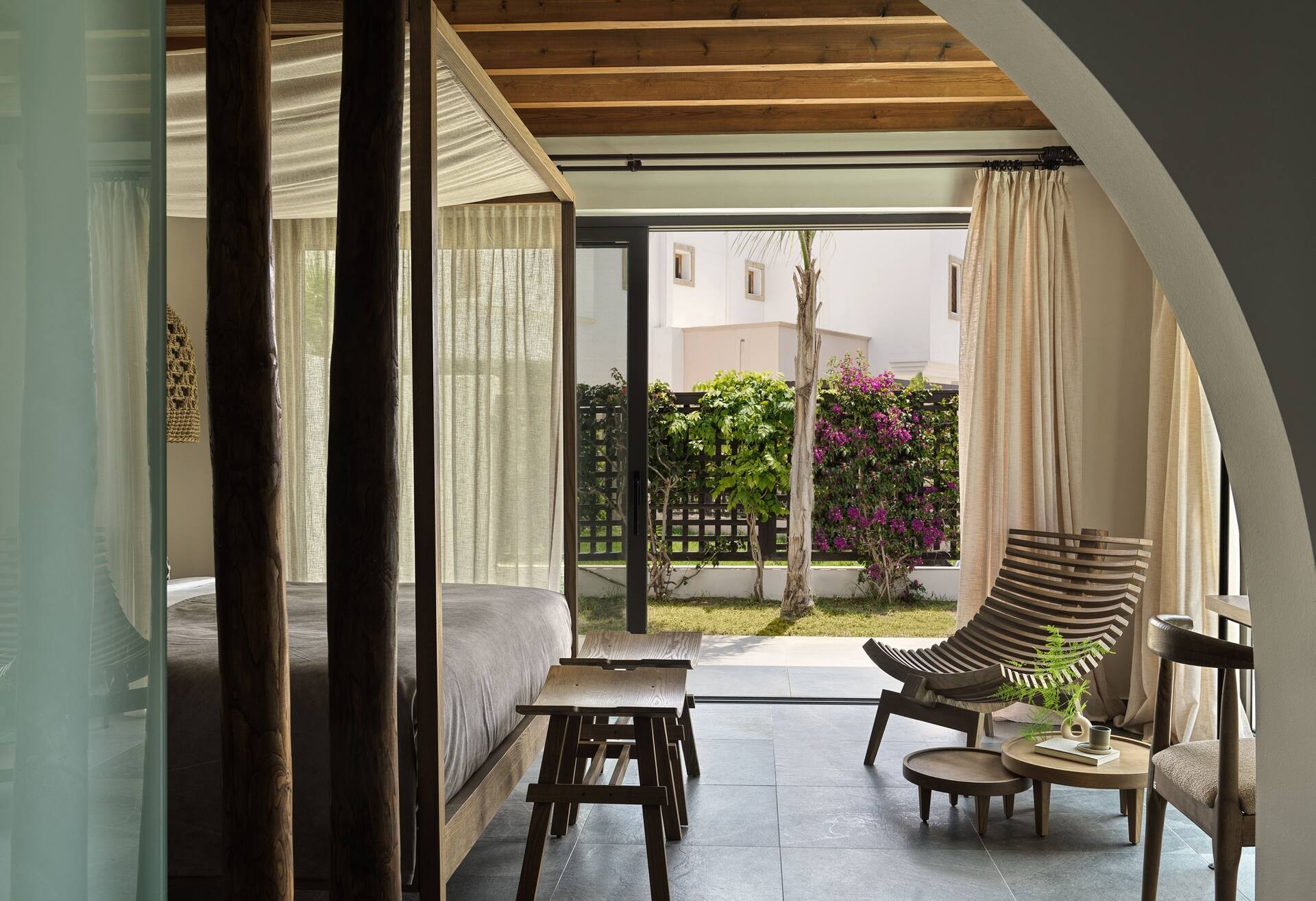King Tropical Zen Bungalow Suite with Pr Pool thumbnail 6
