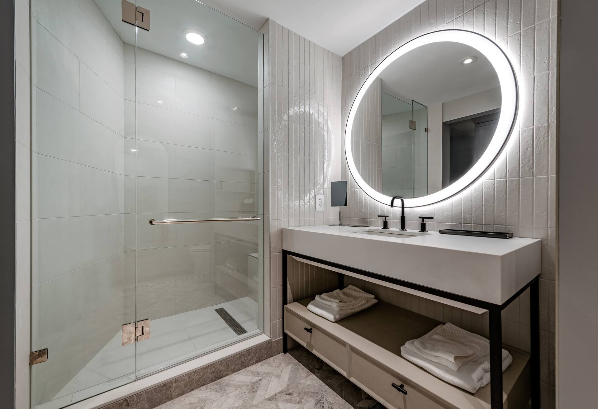 1 King Balcony Hearing Accessible 2 Rm Suite