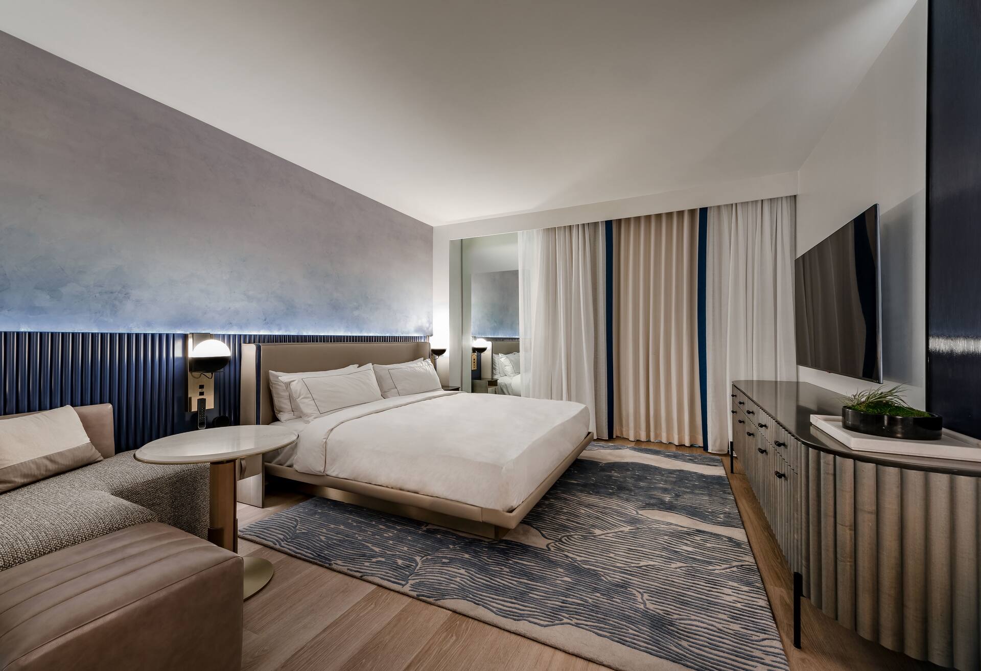 1 King Bed Hearing Accessible