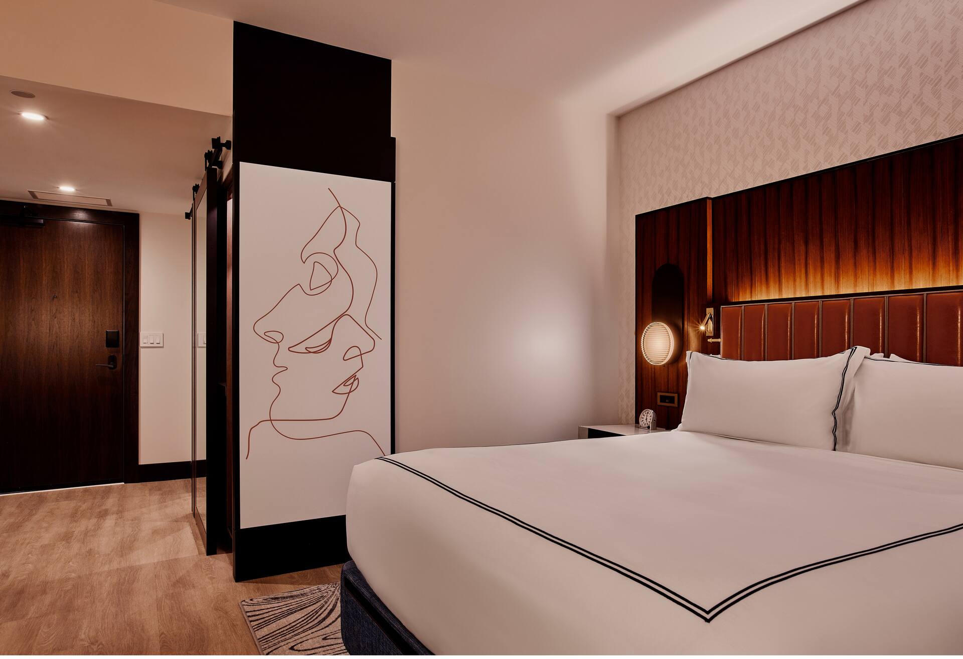 1 King Bed Corner Deluxe photo 3