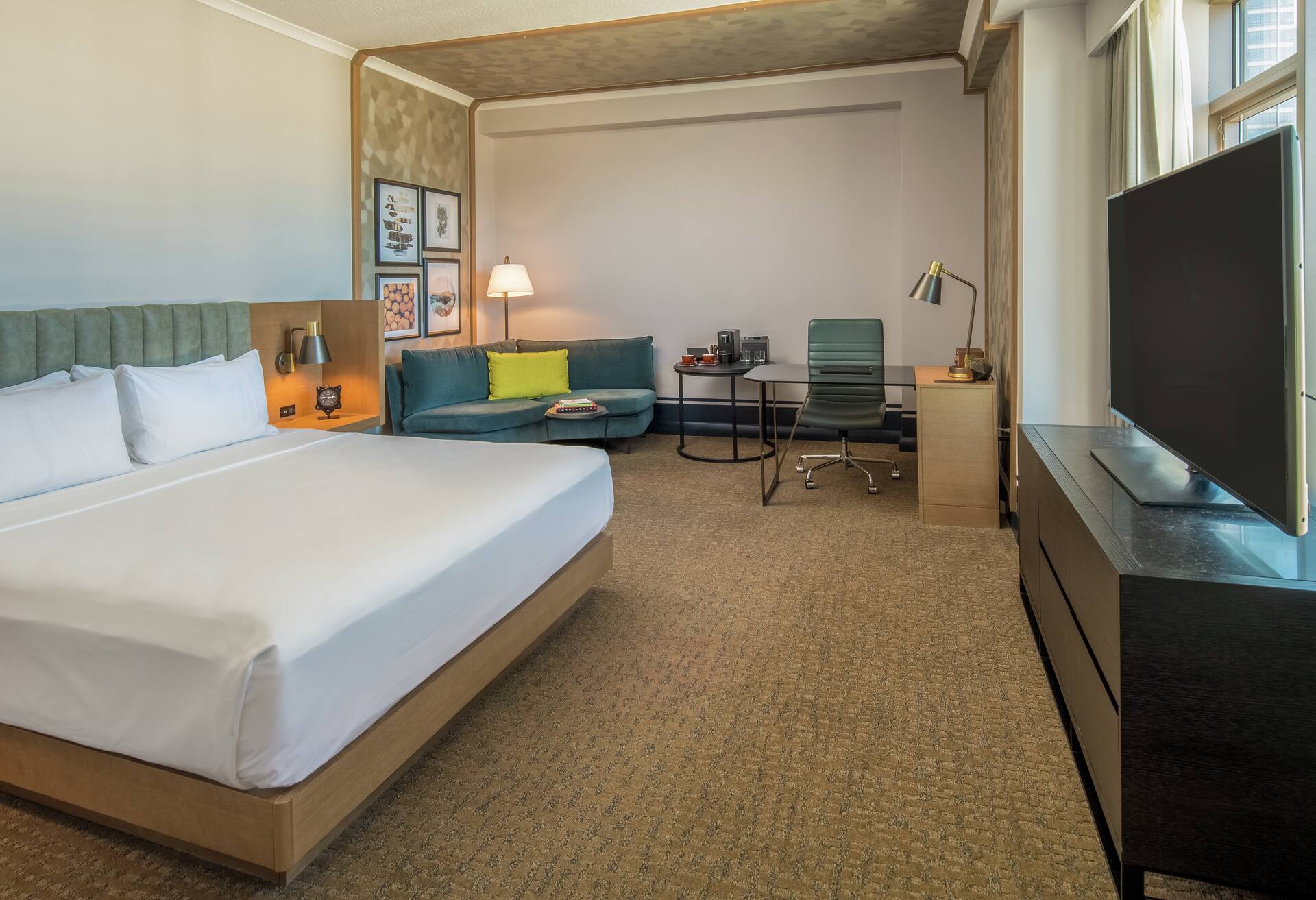 1 King Corner Room