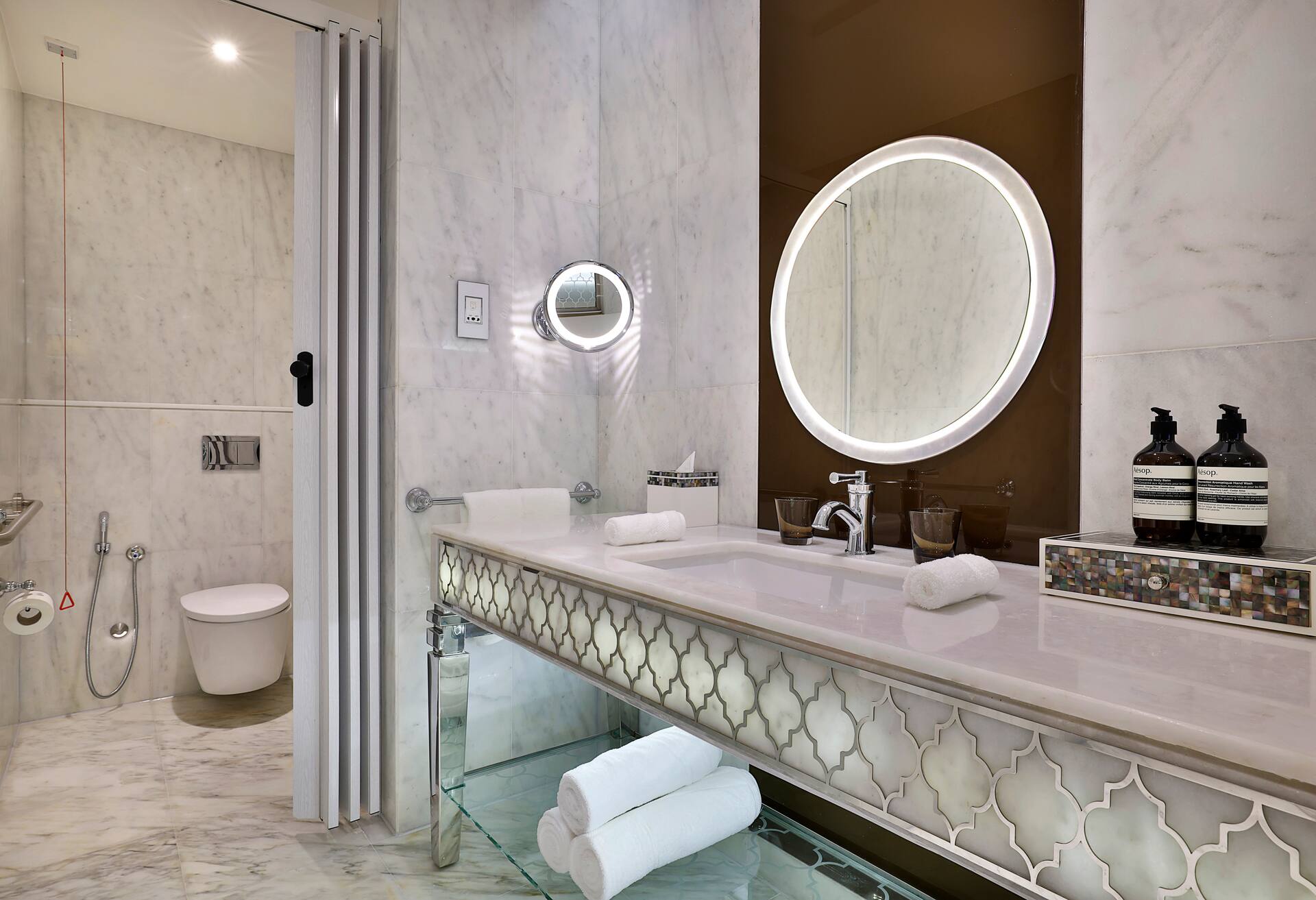 King Accessible Superior Room thumbnail 5