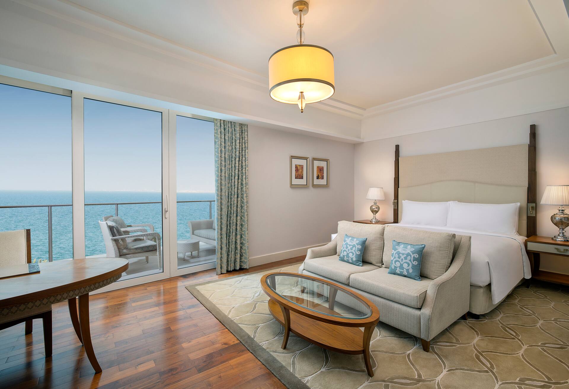 King Deluxe Room with Skyline Sea View thumbnail 5