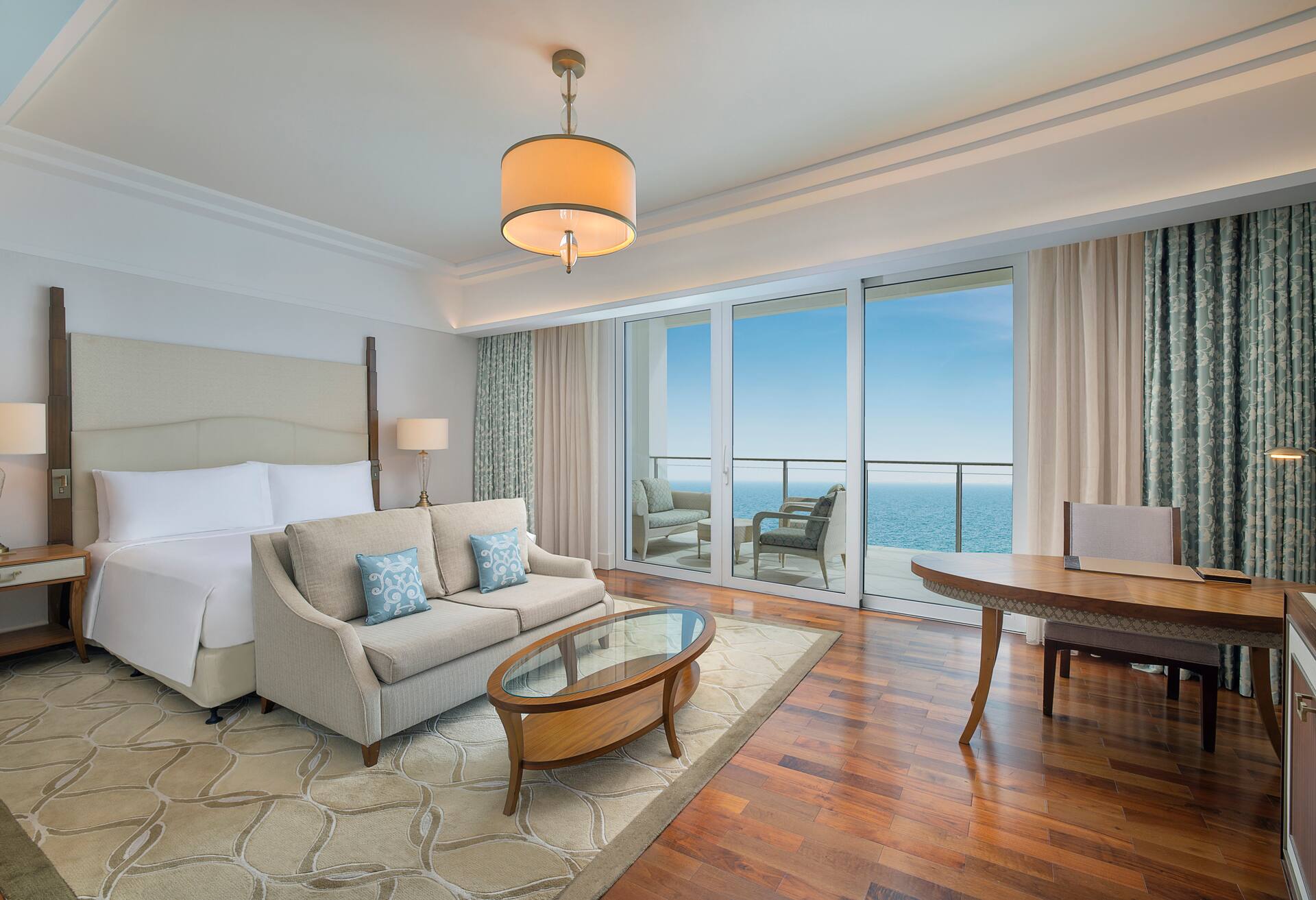 King Deluxe Room with Skyline Sea View thumbnail 6