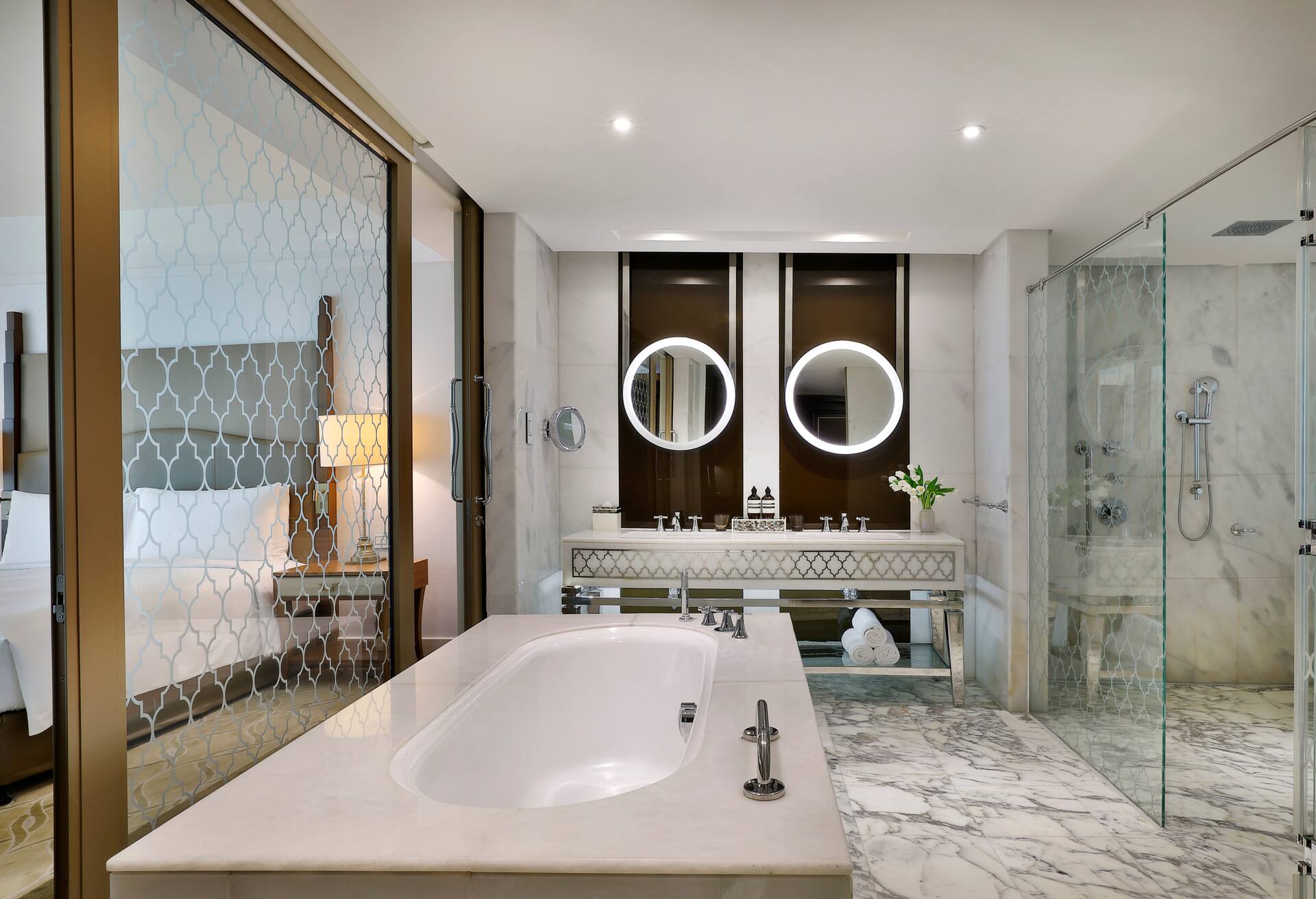 Waldorf Astoria One Bedroom Suite Pearl Club thumbnail 5