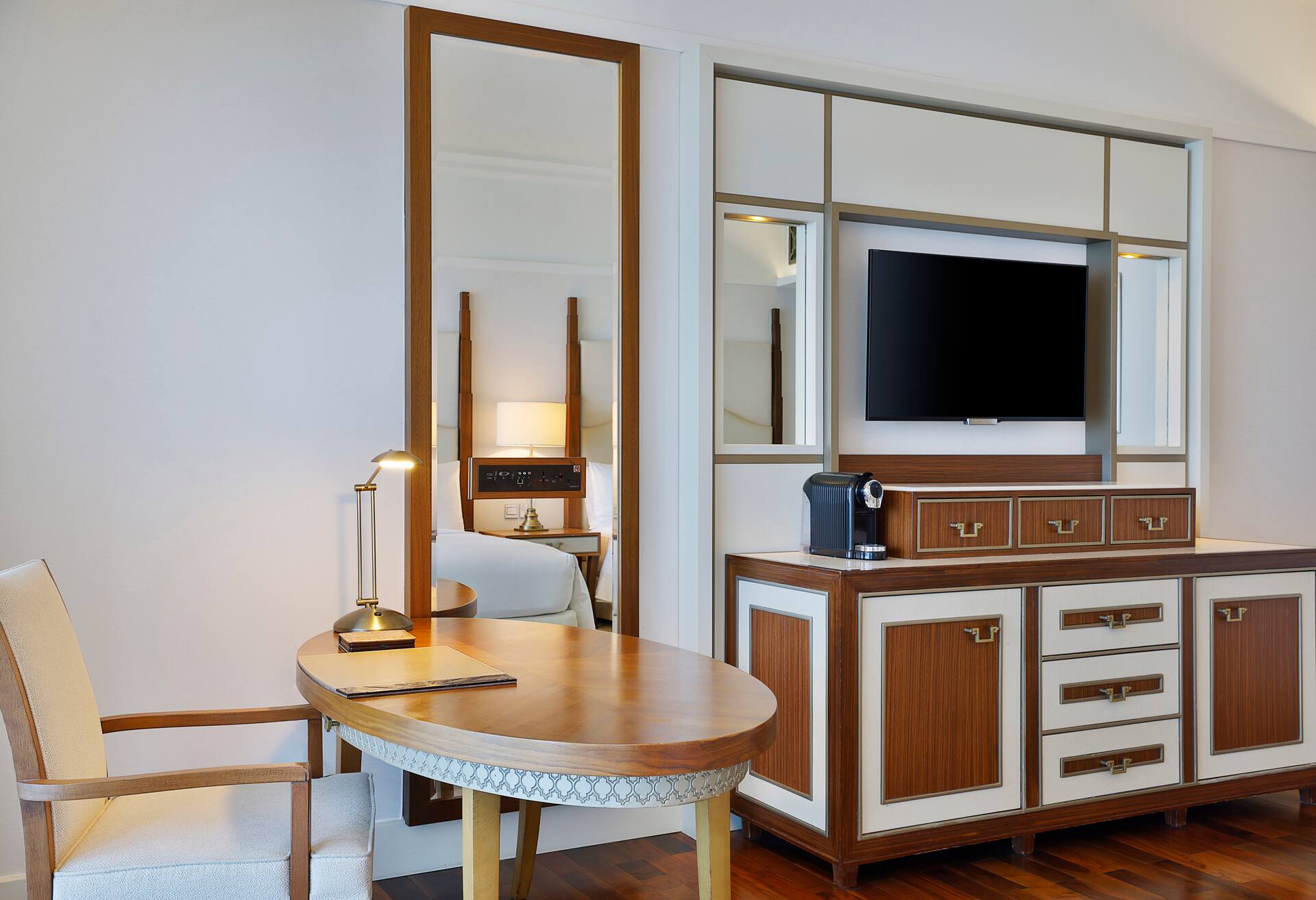 2 Bedroom Waldorf Suite 1 King / 2 Queen Beds thumbnail 5