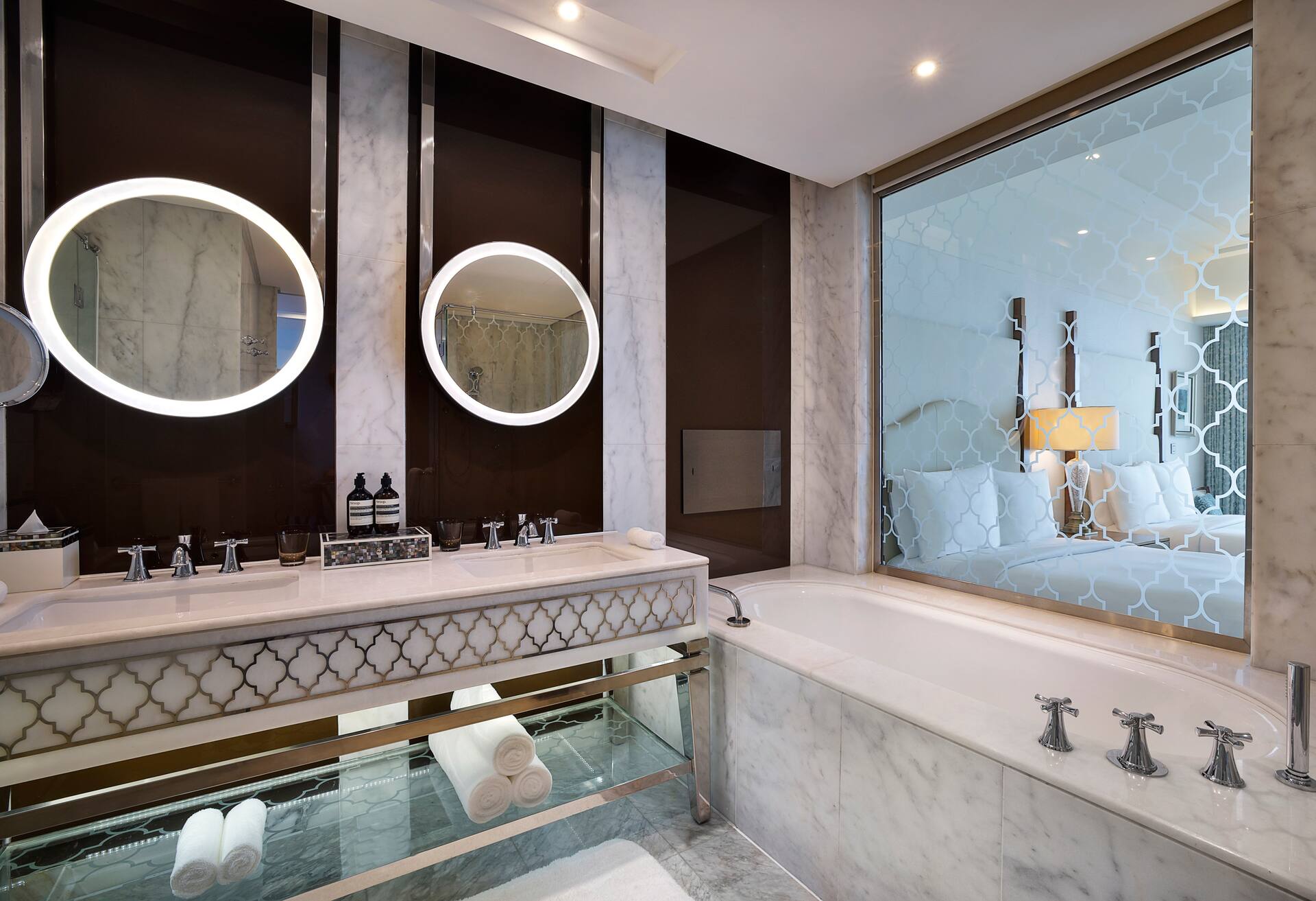 2 Bedroom Waldorf Suite 1 King / 2 Queen Beds thumbnail 6