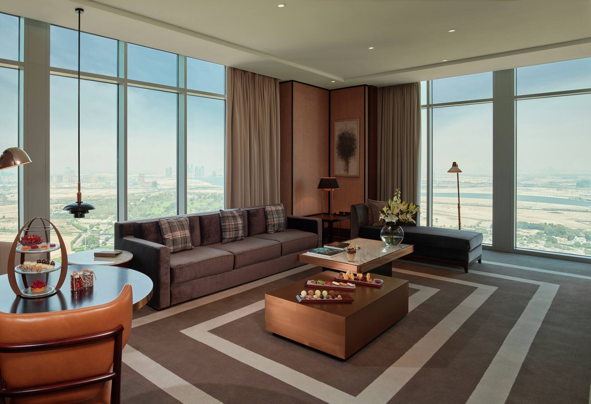 King Grand Corner Suite Panoramic View thumbnail 5