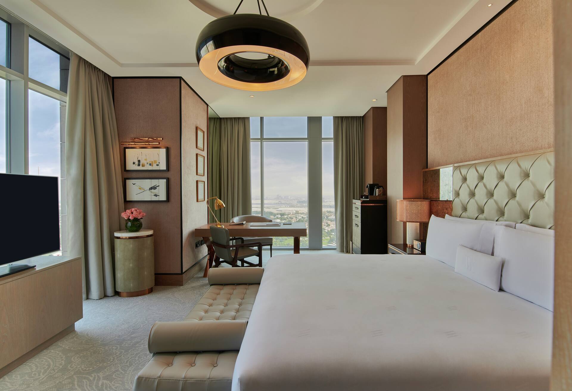 King Deluxe Room City View thumbnail 5