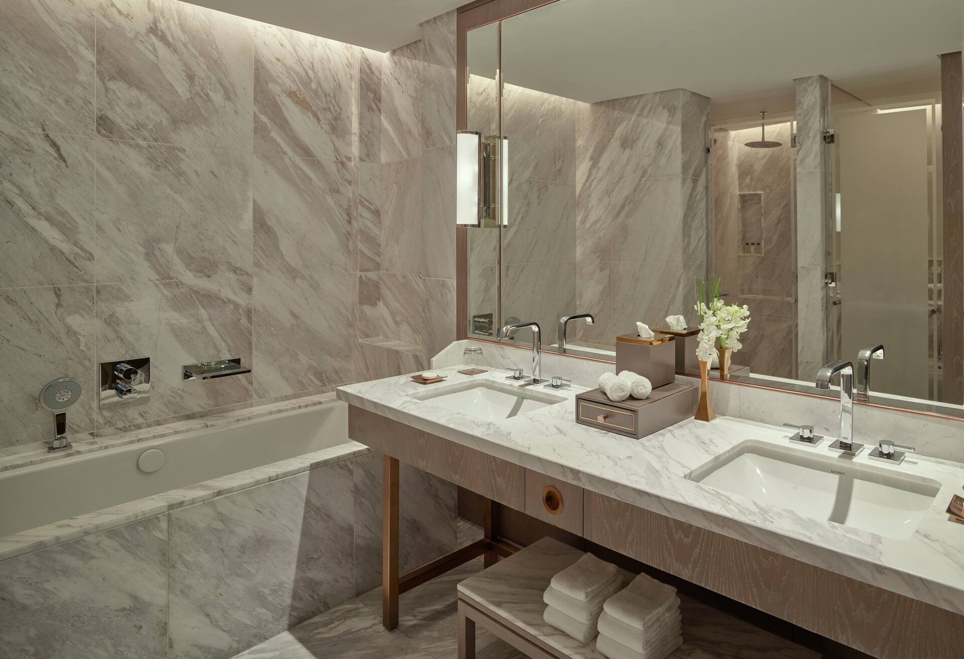 King Grand Deluxe Room City View