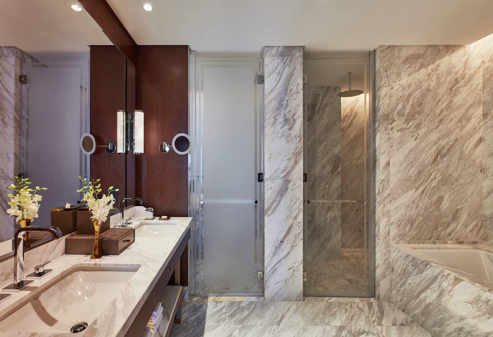 King Grand Premier Suite Dubai Downtown View thumbnail 5