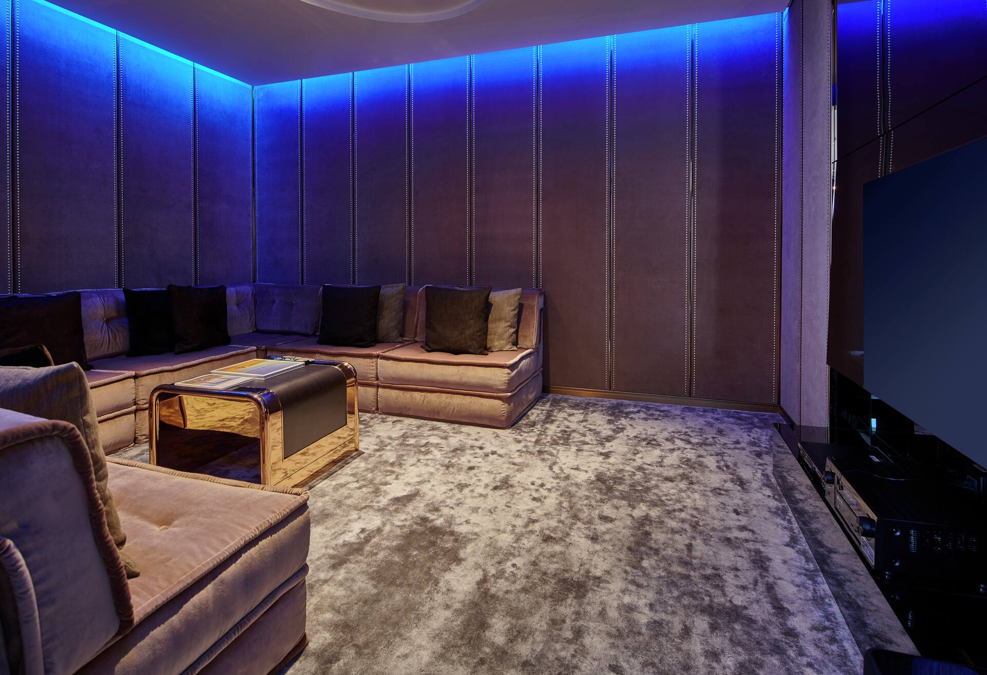 Presidential Suite with 180-degree Dubai View