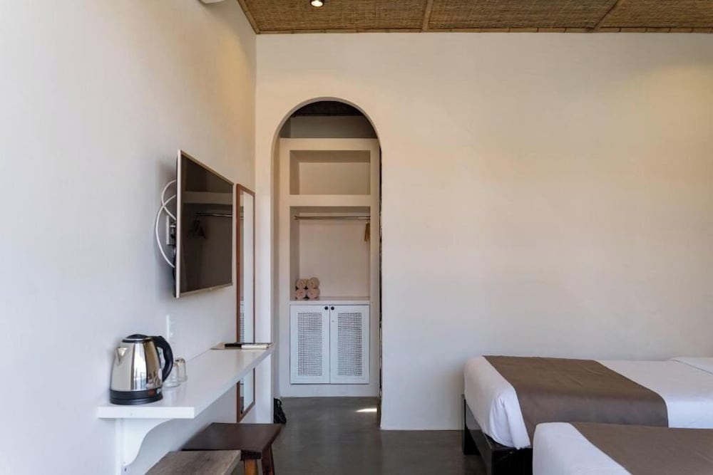 Deluxe Double or Twin Room - Photo 9
