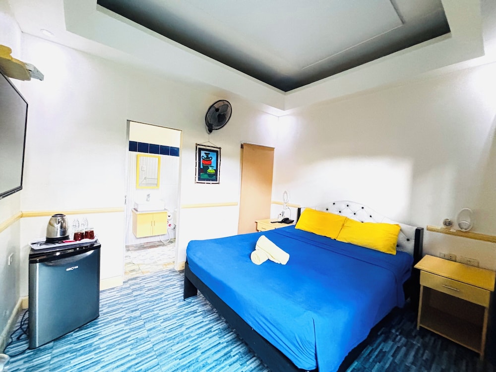 Superior Single Room, 1 Queen Bed - Photo 9