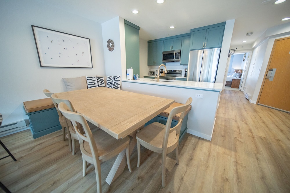 Condo (Liftside 304) photo 1