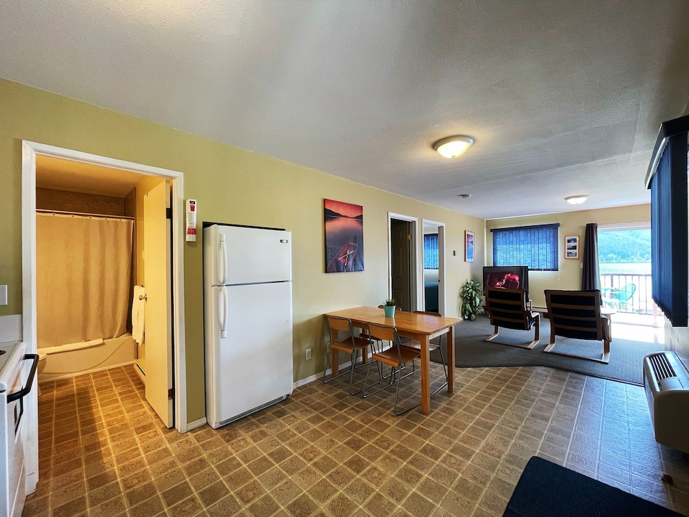 Family Room photo 2