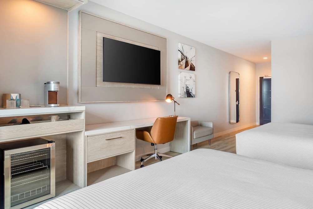 Standard Room, Multiple Beds, Non Smoking photo 3
