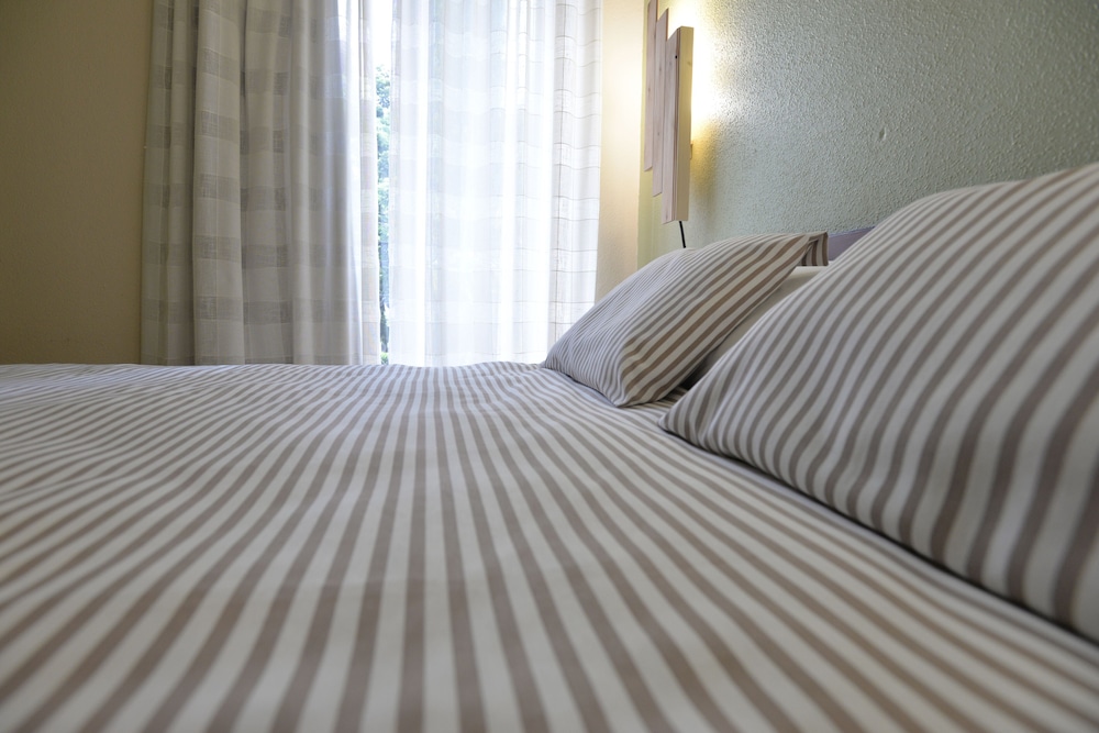 Double Room, 1 Queen Bed