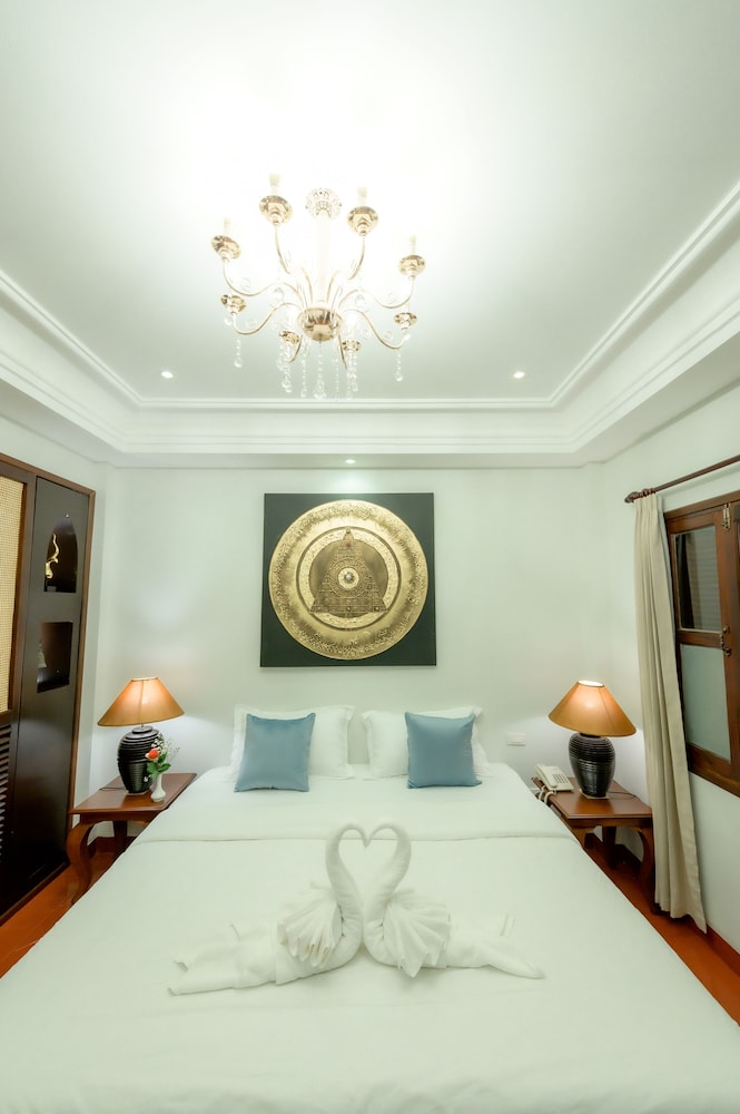 Deluxe Double or Twin Room - Photo 7