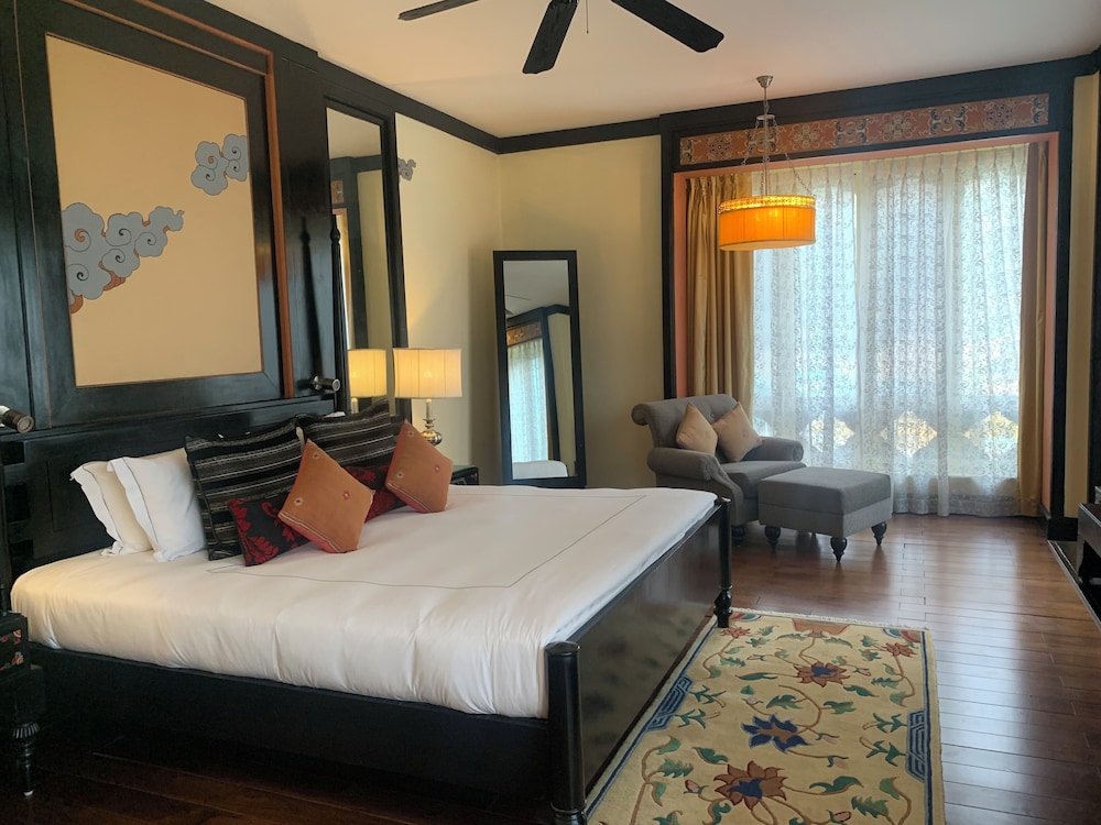 Luxury Suite (Suite)