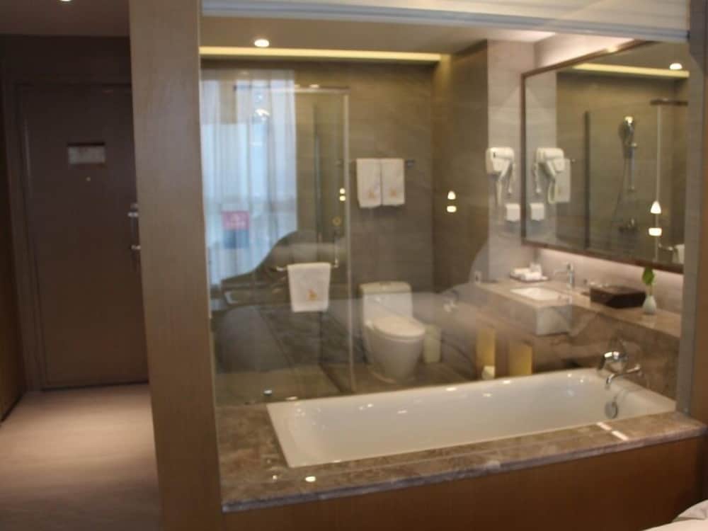 Deluxe King Room photo 2