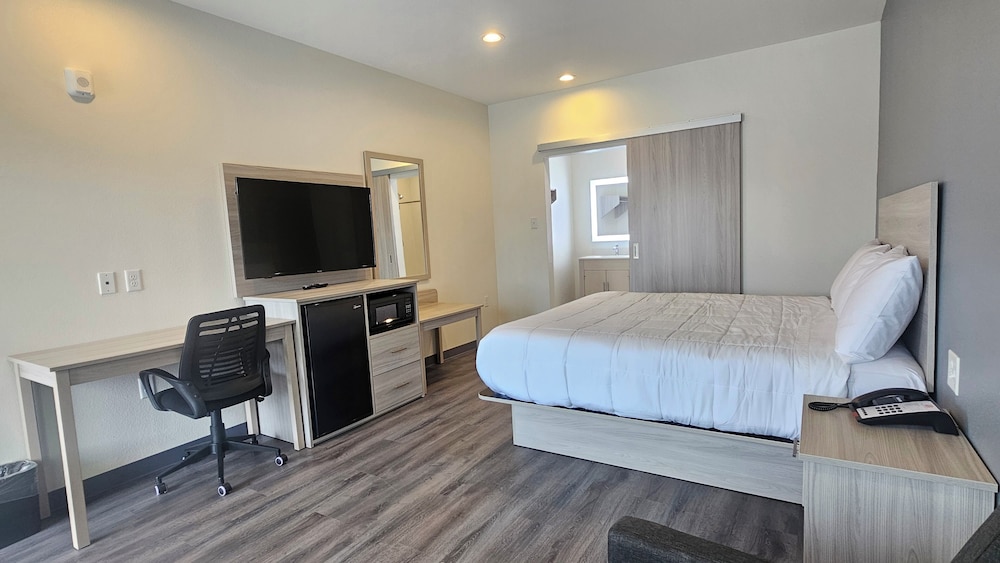 Single Room, 1 King Bed, Non Smoking photo 3