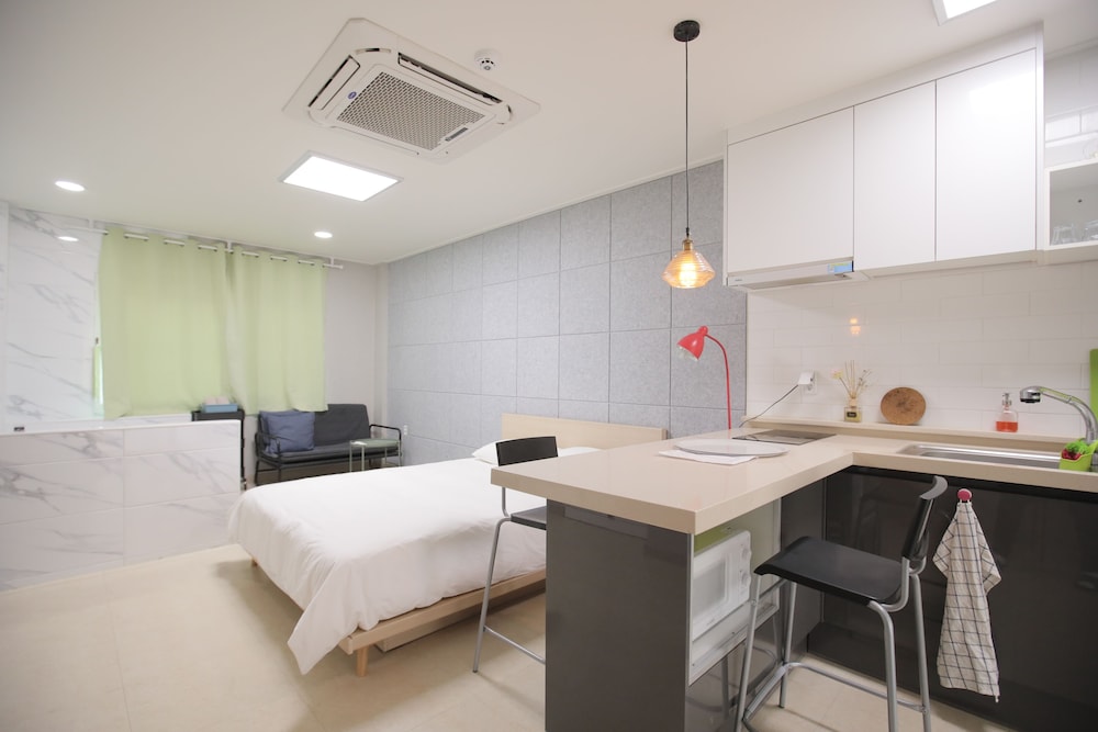 Studio, Hot Tub (12 pyeong)
