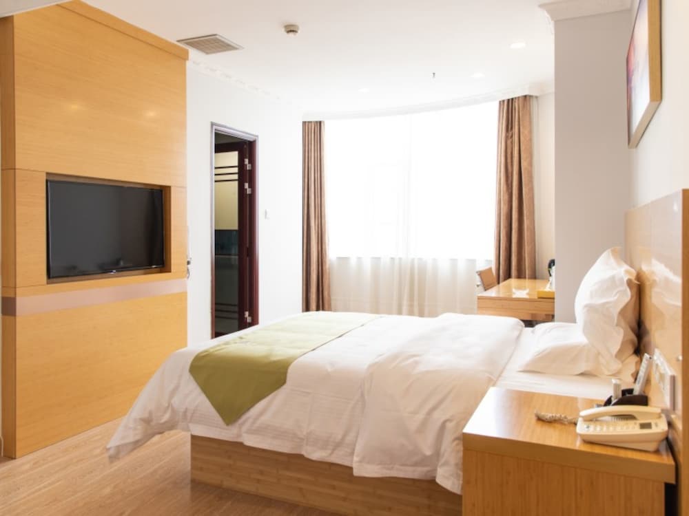Superior Room, 1 King Bed photo 1