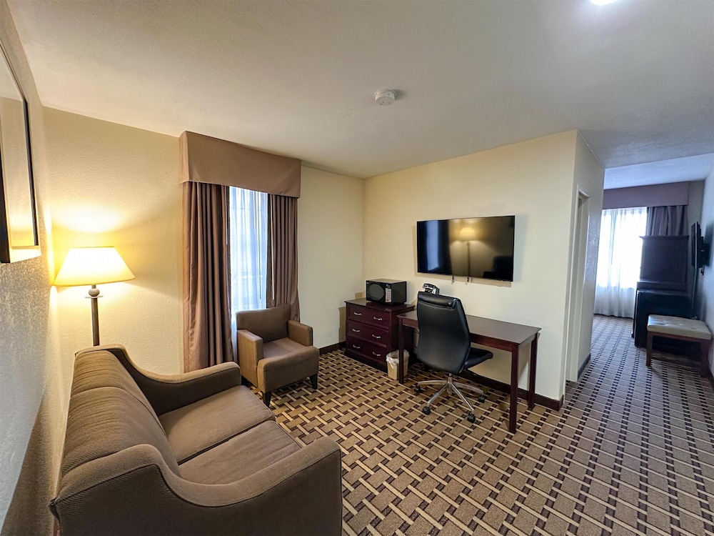 Suite, 1 King Bed, Non Smoking (Sitting Room) photo 1