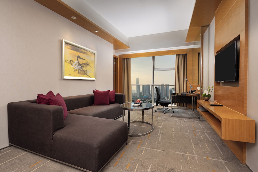 Suite, 1 King Bed - Photo 2