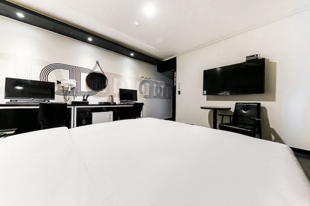 Premium Room - Photo 8