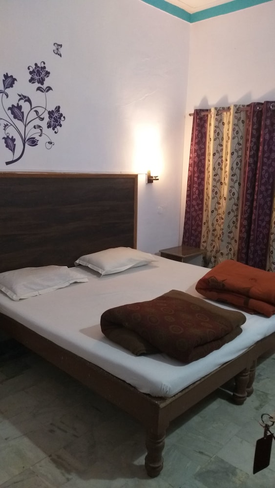 Basic Double or Twin Room, 1 King Bed, Non Smoking, Garden View photo 1