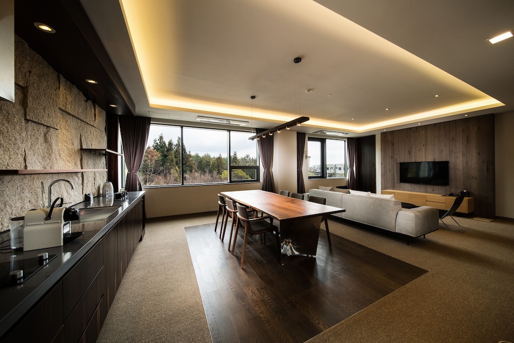 Suite (A)