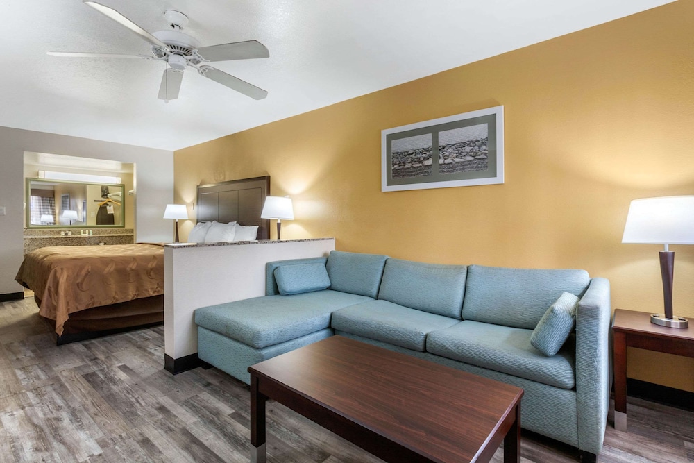 1 King Bed, Suite, Nonsmoking