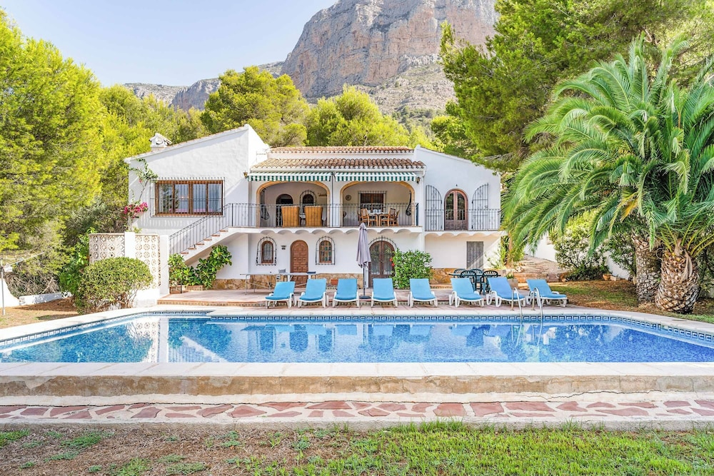 Villa (4 Bedrooms)