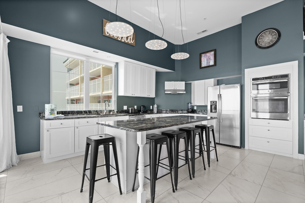 8 Bedroom Willow Suite, Oceanfront