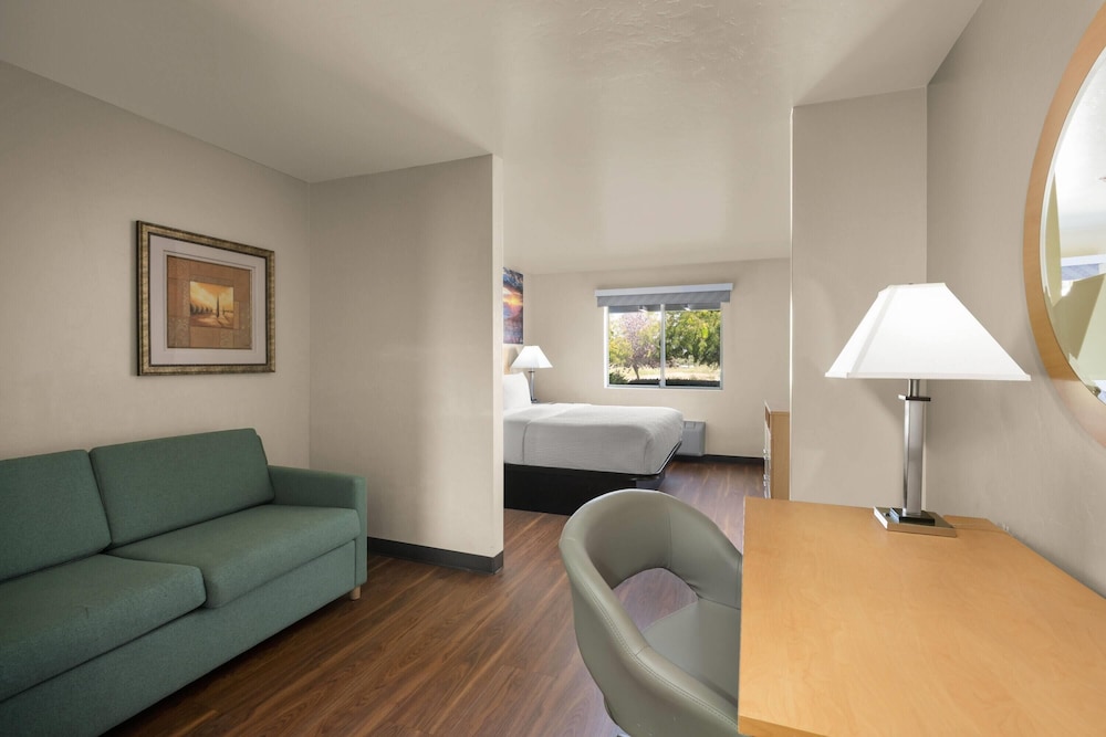 Standard Room, 1 King Bed