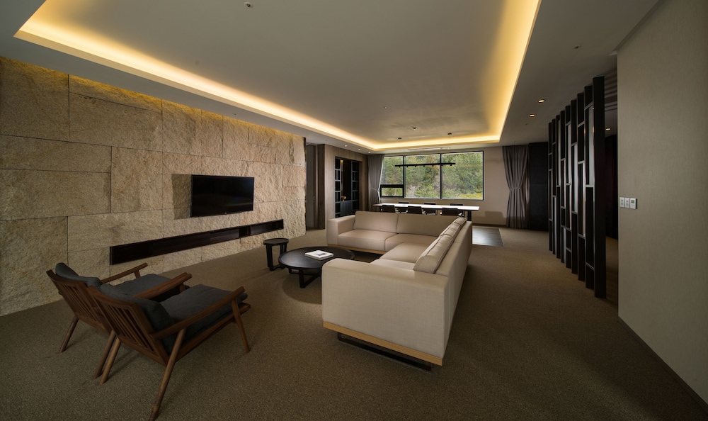 Suite (B)