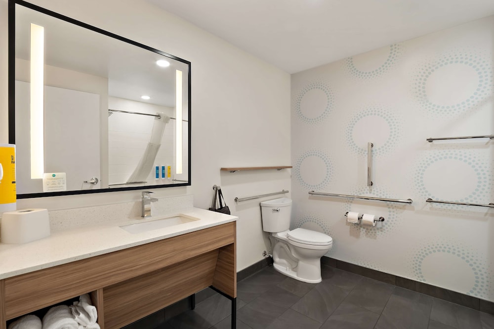 Room, 2 Queen Beds, Accessible, Bathtub (Mobility & Hearing) photo 3