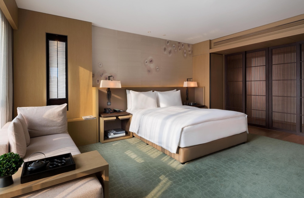 Deluxe Business King Room-free transportation within 10KM/stay photo 1