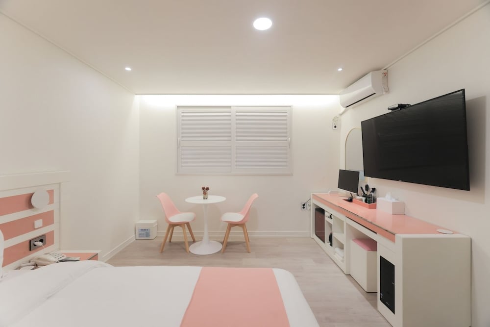 Standard Double Room - Photo 15