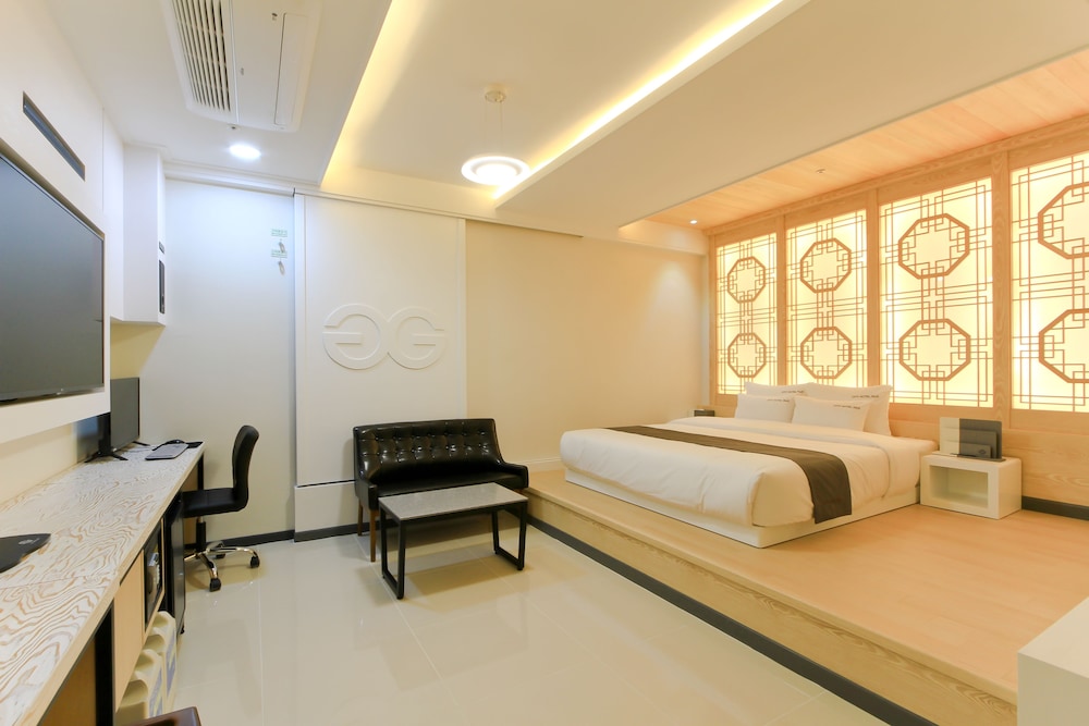 Deluxe Room - Photo 24