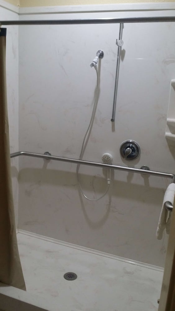 Americas Best Value Inn & Suites Houston NE, Photo 3