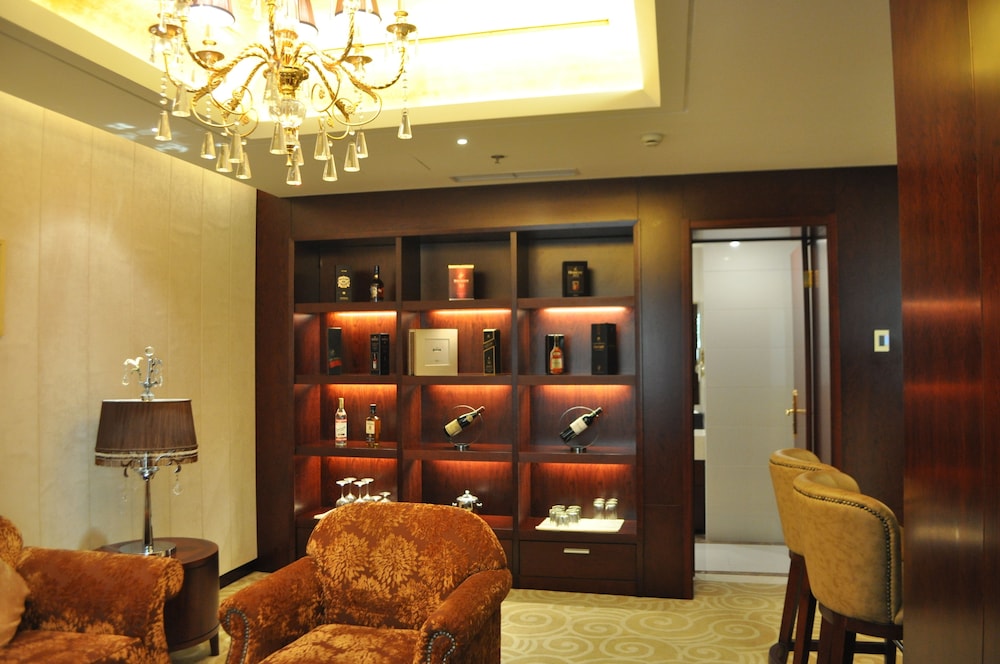 Presidential Suite, 1 King Bed, Smoking photo 2