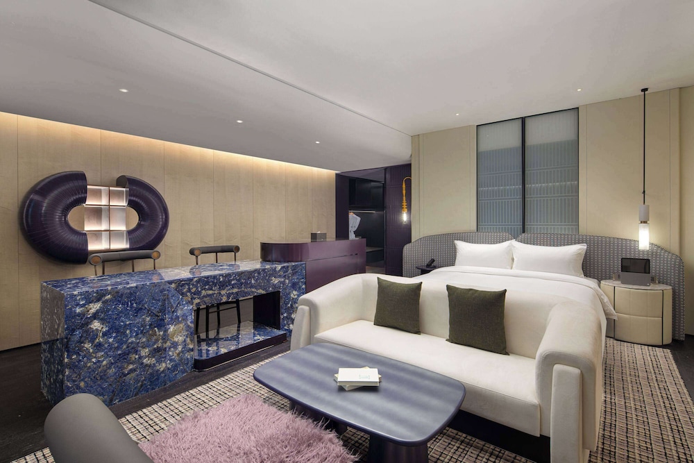 Suite, 1 King Bed, Non Smoking photo 1